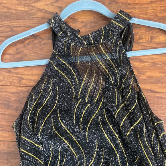 Gorgeous floor length halter top dress with a black lining - Picture 2 of 8